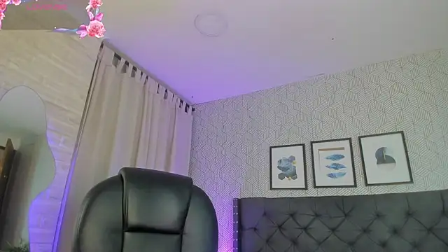 emma  smith1 online show from 03.22.25