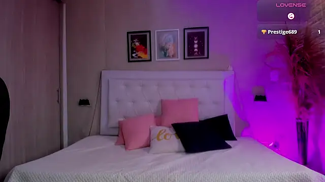 emma  smith1 online show from 03.04.26