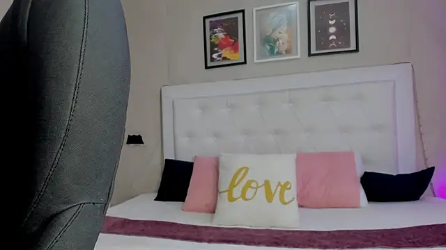 emma  smith1 online show from 03.10.26