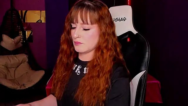 Snapshot of HalaanaTendeer chatting on 12.17.24 HalaanaTendeer online show from 12.17.24