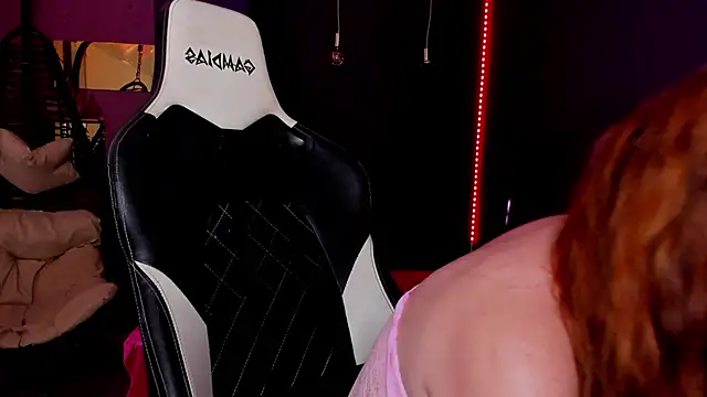 Snapshot of HalaanaTendeer chatting on 12.18.24 HalaanaTendeer online show from 12.18.24