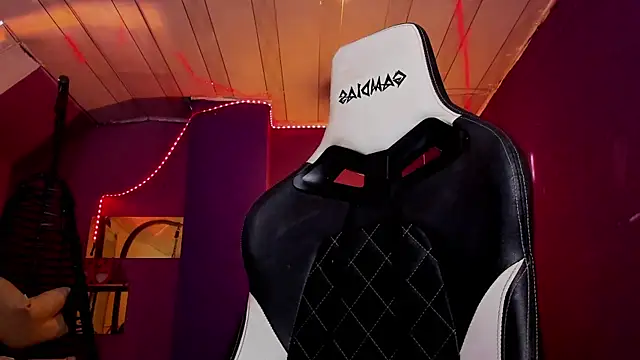 Snapshot of HalaanaTendeer chatting on 01.17.25 HalaanaTendeer online show from 01.17.25