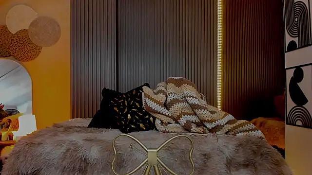 Snapshot of HalaanaTendeer chatting on 11.26.25 HalaanaTendeer online show from 11.26.25