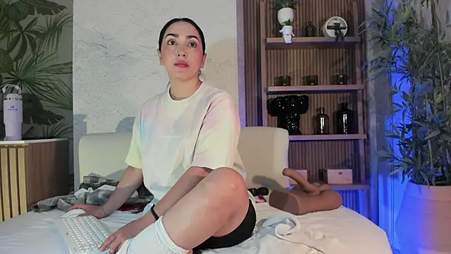 LIAH IZUMI online show from 10.15.25