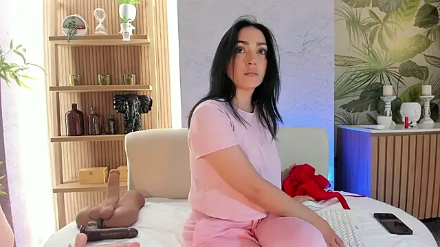 LIAH IZUMI online show from 12.04.25