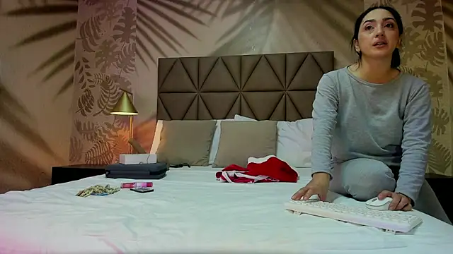 LIAH IZUMI online show from 12.20.25