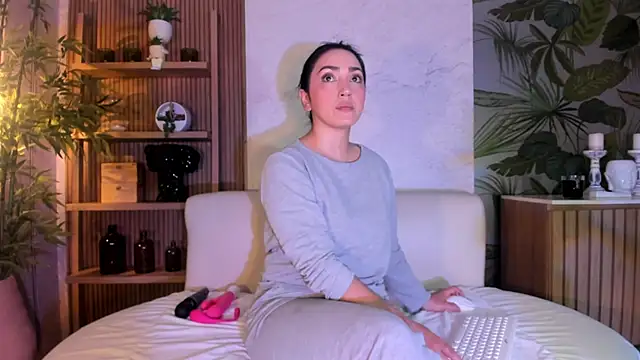 LIAH IZUMI online show from 05.08.26