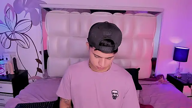 Snapshot of Niicky1_ chatting on 12.21.24 Niicky1  online show from 12.21.24