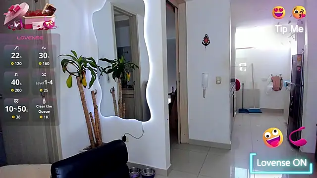 Snapshot of AbrilStivenson_ chatting on 10.17.25 AbrilStivenson online show from 10.17.25