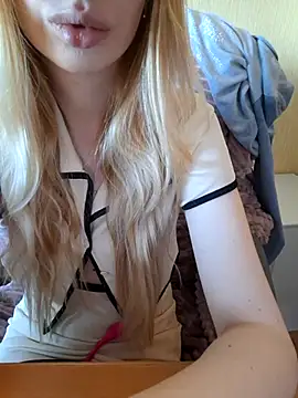 Snapshot of Elza_kom chatting on 10.25.25 Elza kom online show from 10.25.25