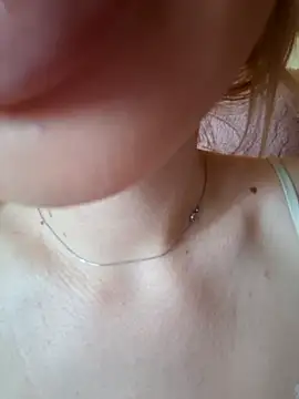 Snapshot of Elza_kom chatting on 11.03.25 Elza kom online show from 11.03.25