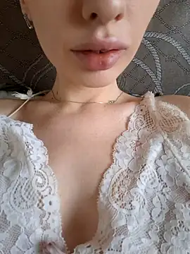 Snapshot of Elza_kom chatting on 11.10.25 Elza kom online show from 11.10.25