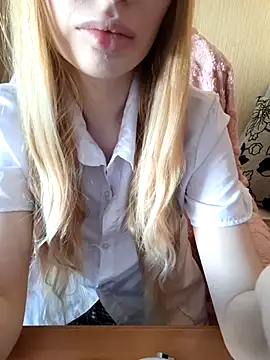 Snapshot of Elza_kom chatting on 11.20.25 Elza kom online show from 11.20.25