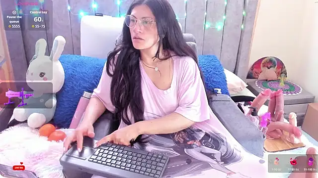 Snapshot of Rapunzeell_ chatting on 11.25.25 Rapunzeell online show from 11.25.25