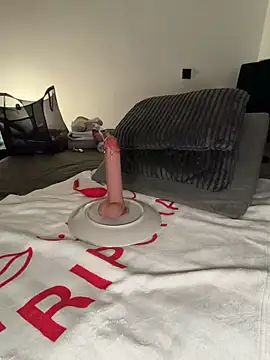 Laurahorney xo online show from 10.22.25