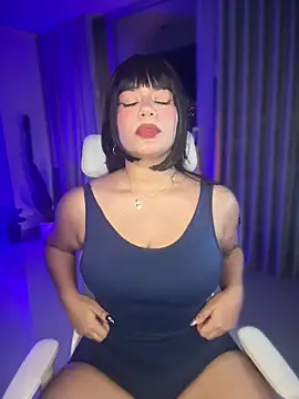 Snapshot of RavenM8 chatting on 01.08.26 RavenM8 online show from 01.08.26