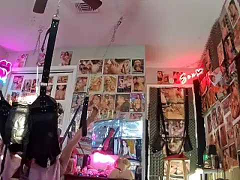 Snapshot of luvs2cumm69 chatting on 12.03.24 luvs2cumm69 online show from 12.03.24