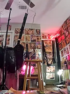 Snapshot of luvs2cumm69 chatting on 12.09.24 luvs2cumm69 online show from 12.09.24