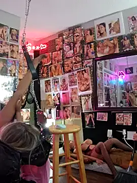 Snapshot of luvs2cumm69 chatting on 12.16.24 luvs2cumm69 online show from 12.16.24