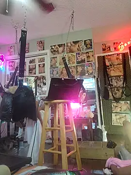 Snapshot of luvs2cumm69 chatting on 02.09.25 luvs2cumm69 online show from 02.09.25