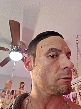 Snapshot of luvs2cumm69 chatting on 02.26.25 luvs2cumm69 online show from 02.26.25