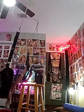 Snapshot of luvs2cumm69 chatting on 03.15.25 luvs2cumm69 online show from 03.15.25