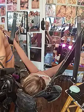 Snapshot of luvs2cumm69 chatting on 03.22.25 luvs2cumm69 online show from 03.22.25