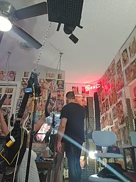 Snapshot of luvs2cumm69 chatting on 11.01.25 luvs2cumm69 online show from 11.01.25