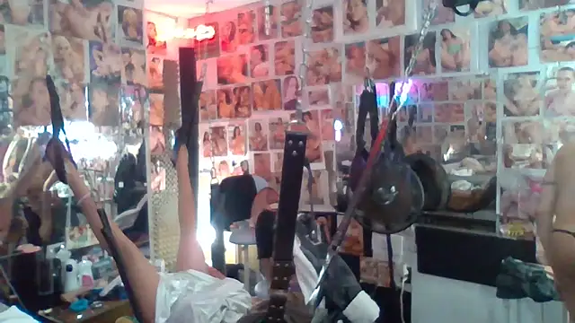 Snapshot of luvs2cumm69 chatting on 05.12.26 luvs2cumm69 online show from 05.12.26