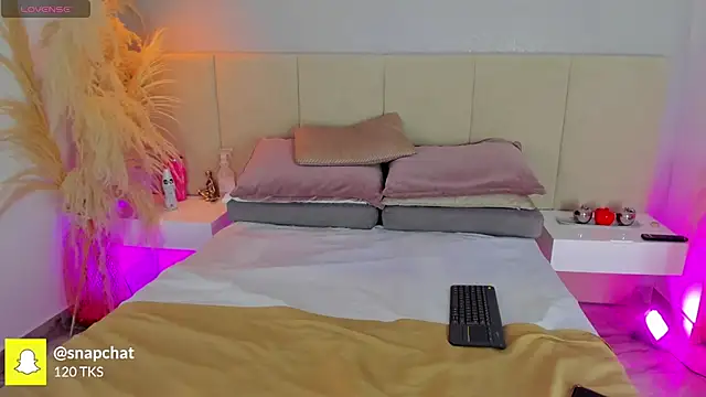 sofia pamela online show from 11.18.25