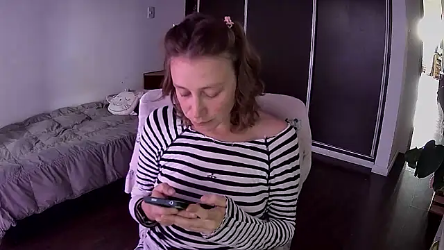 Snapshot of stupid_babybird chatting on 12.01.25 stupid babybird online show from 12.01.25