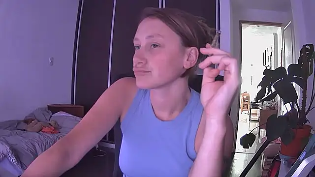 Snapshot of stupid_babybird chatting on 12.19.25 stupid babybird online show from 12.19.25