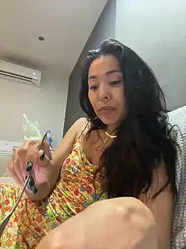 Snapshot of IzanamiTime chatting on 12.19.24 IzanamiTime online show from 12.19.24