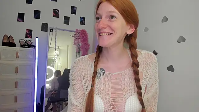 Snapshot of Aliceginger99 chatting on 05.19.26 Aliceginger99 online show from 05.19.26