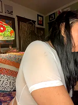 Snapshot of sexyasscougar chatting on 09.18.25 sexyasscougar online show from 09.18.25