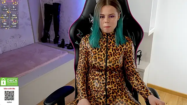 Latex Kitty online show from 01.14.25