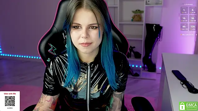 Latex Kitty online show from 11.22.25