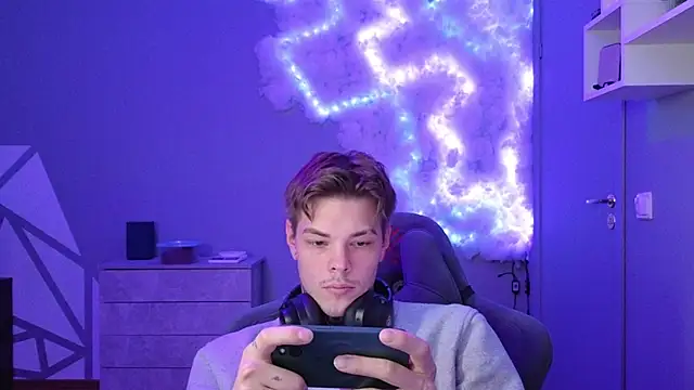 Snapshot of DENIS_HERE chatting on 12.08.24 DENIS HERE online show from 12.08.24