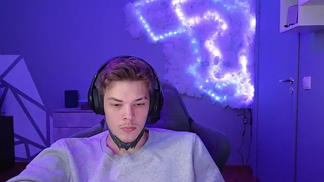 Snapshot of DENIS_HERE chatting on 12.08.24 DENIS HERE online show from 12.08.24