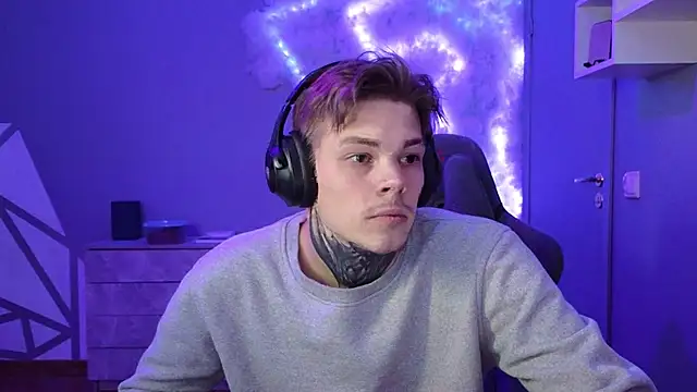 Snapshot of DENIS_HERE chatting on 12.08.24 DENIS HERE online show from 12.08.24