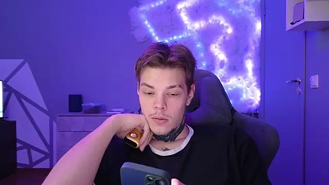 Snapshot of DENIS_HERE chatting on 12.09.24 DENIS HERE online show from 12.09.24