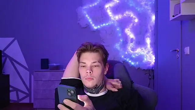 Snapshot of DENIS_HERE chatting on 12.09.24 DENIS HERE online show from 12.09.24