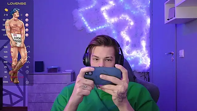 Snapshot of DENIS_HERE chatting on 12.10.24 DENIS HERE online show from 12.10.24