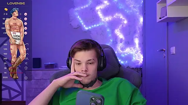 Snapshot of DENIS_HERE chatting on 12.10.24 DENIS HERE online show from 12.10.24