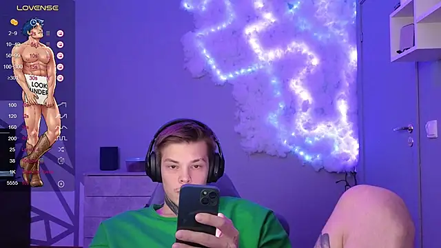 Snapshot of DENIS_HERE chatting on 12.10.24 DENIS HERE online show from 12.10.24