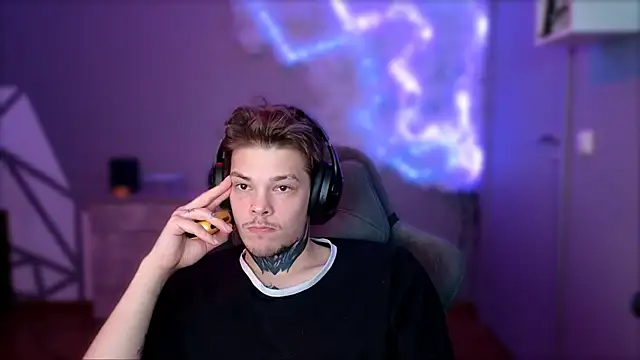 Snapshot of DENIS_HERE chatting on 12.15.24 DENIS HERE online show from 12.15.24