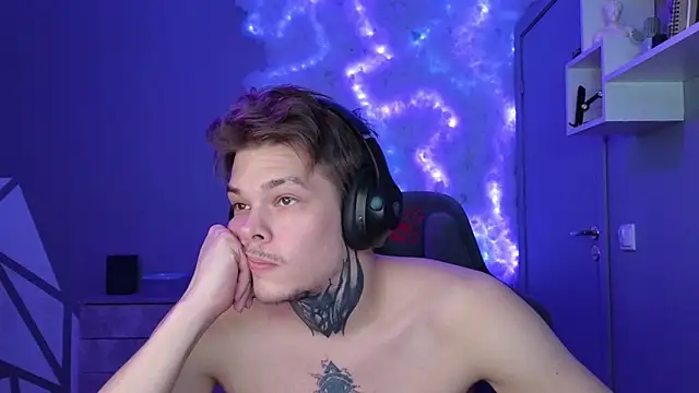 Snapshot of DENIS_HERE chatting on 12.15.24 DENIS HERE online show from 12.15.24