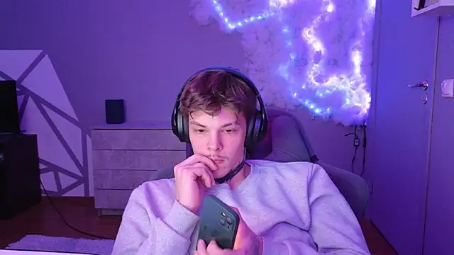 Snapshot of DENIS_HERE chatting on 12.19.24 DENIS HERE online show from 12.19.24