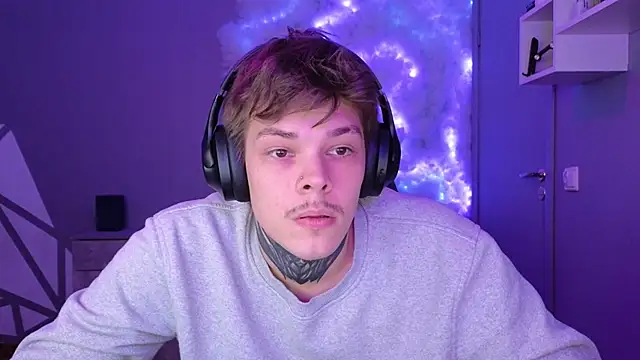 Snapshot of DENIS_HERE chatting on 12.19.24 DENIS HERE online show from 12.19.24