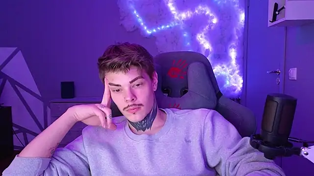 Snapshot of DENIS_HERE chatting on 12.20.24 DENIS HERE online show from 12.20.24